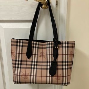 Slightly used reversible Burberry tote with black details